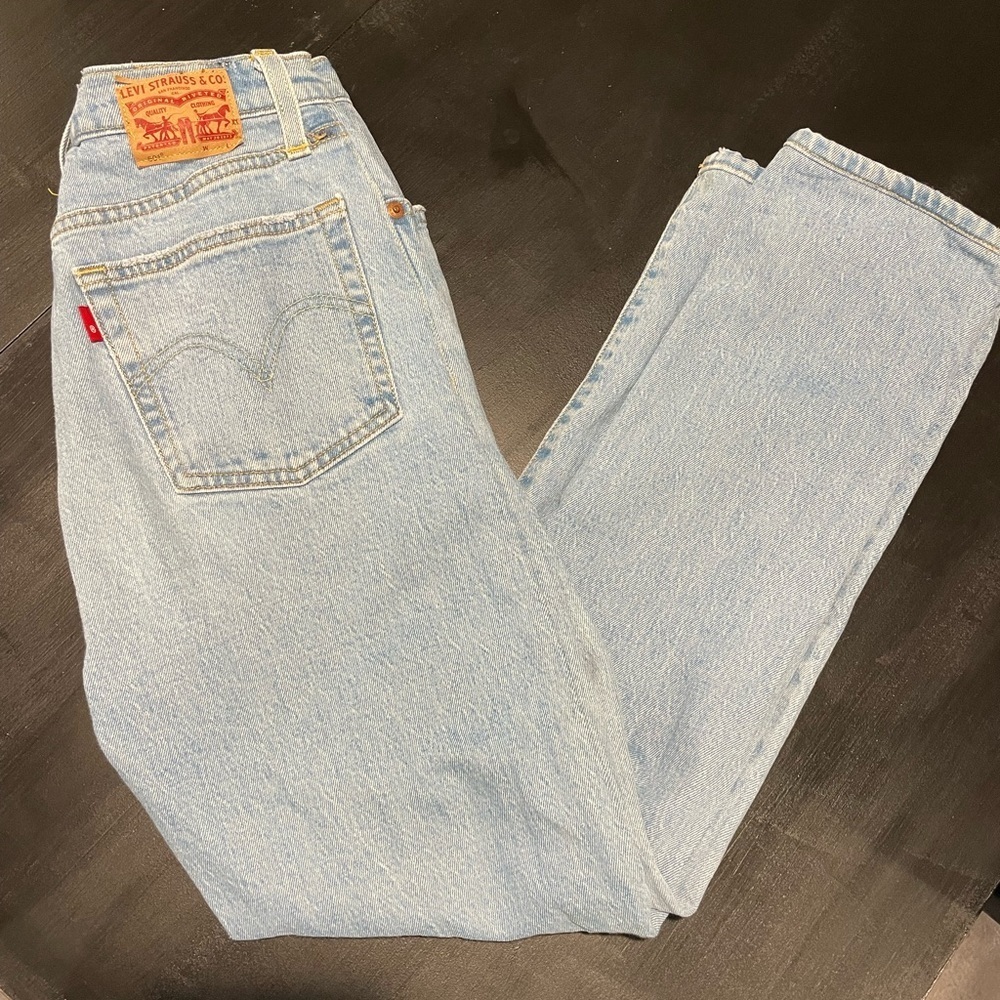 LEVIโS 501 Womenโs Straight Leg Jeans